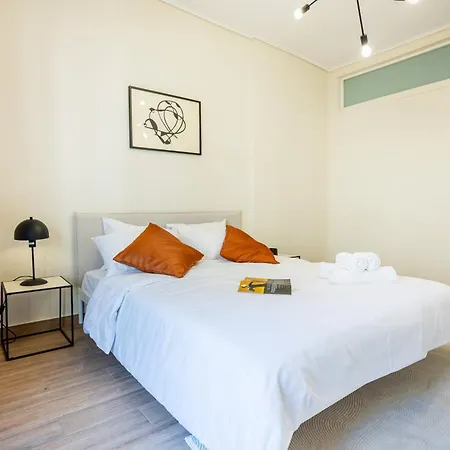 Lejlighed Stylish 3bd With Balcony *