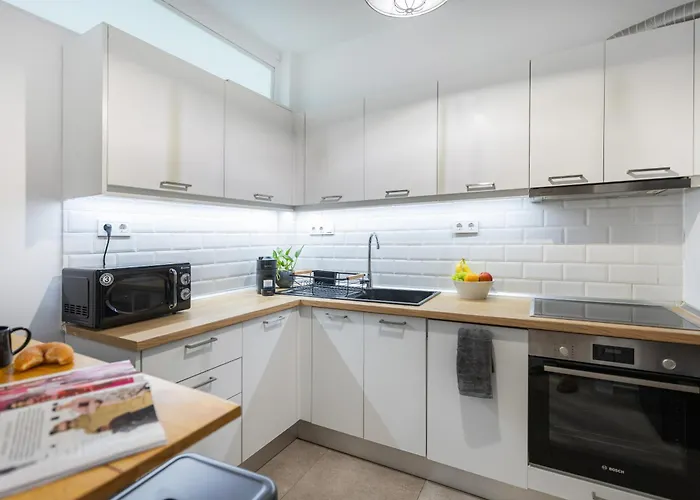 Stylish 3bd With Balcony