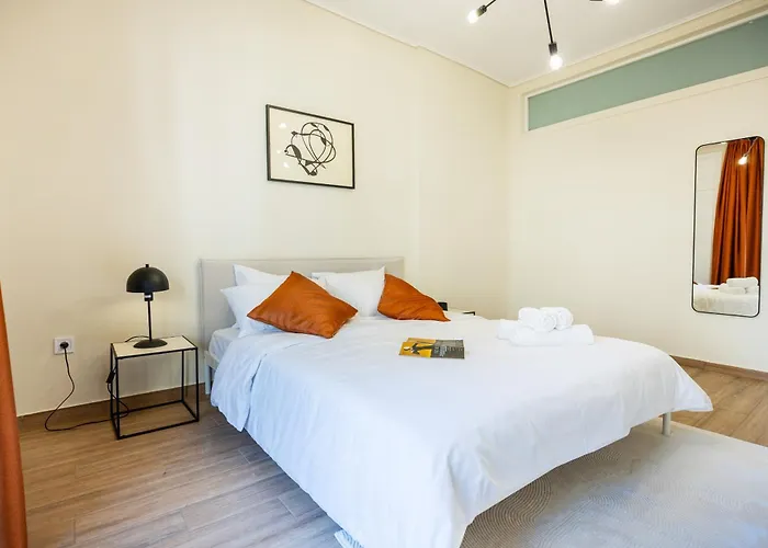 Lejlighed Stylish 3bd With Balcony *