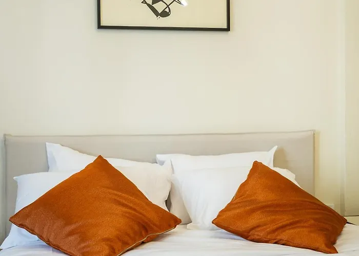 Stylish 3bd With Balcony Lejlighed *