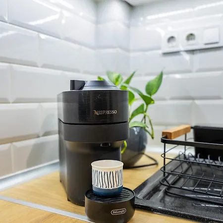 Stylish 3bd With Balcony Apartment *