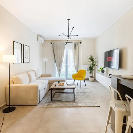 Stylish 3bd With Balcony Apartment *