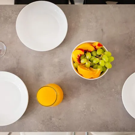 Stylish 3bd With Balcony