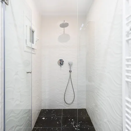 Stylish 3bd With Balcony Apartment Thessaloniki