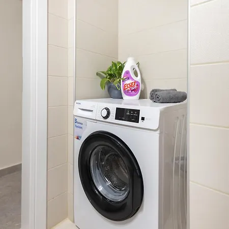 Stylish 3bd With Balcony *