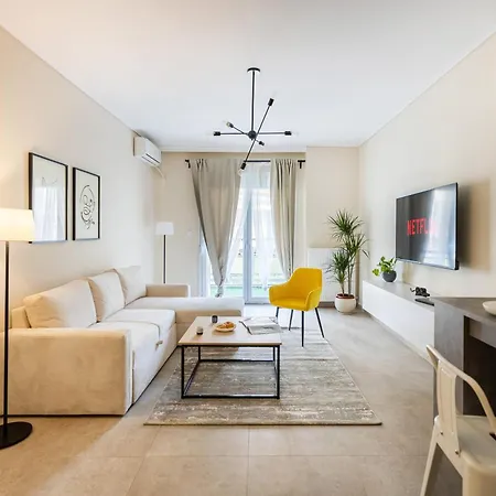 Stylish 3bd With Balcony Apartment *