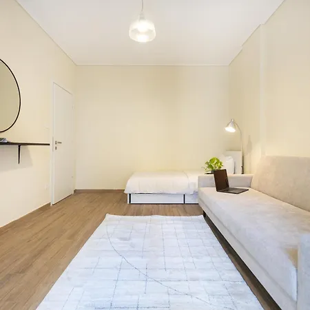 Stylish 3bd With Balcony Apartment