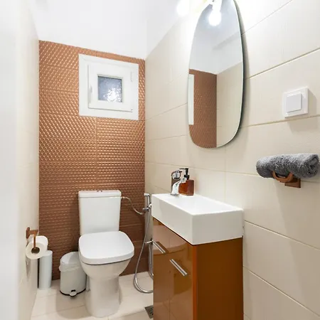 Apartment Stylish 3bd With Balcony Thessaloniki