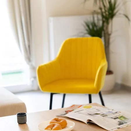 Stylish 3bd With Balcony Apartment