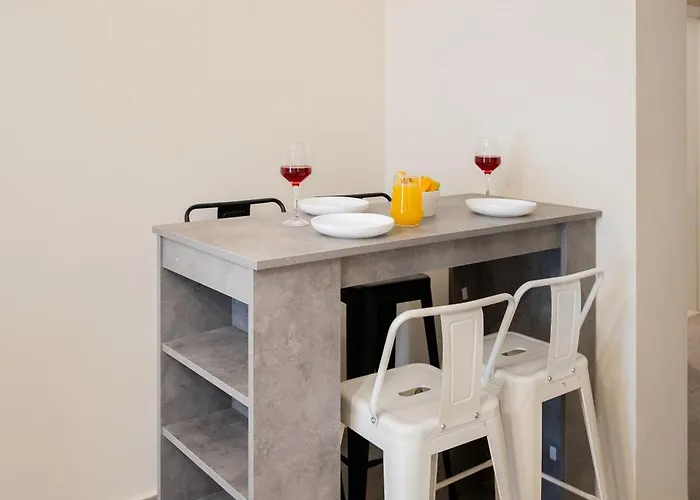 아파트 Stylish 3bd With Balcony *