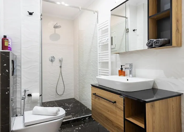 Stylish 3bd With Balcony 아파트 *